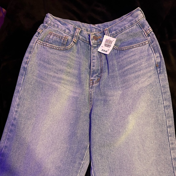 Jeans - Picture 1 of 3